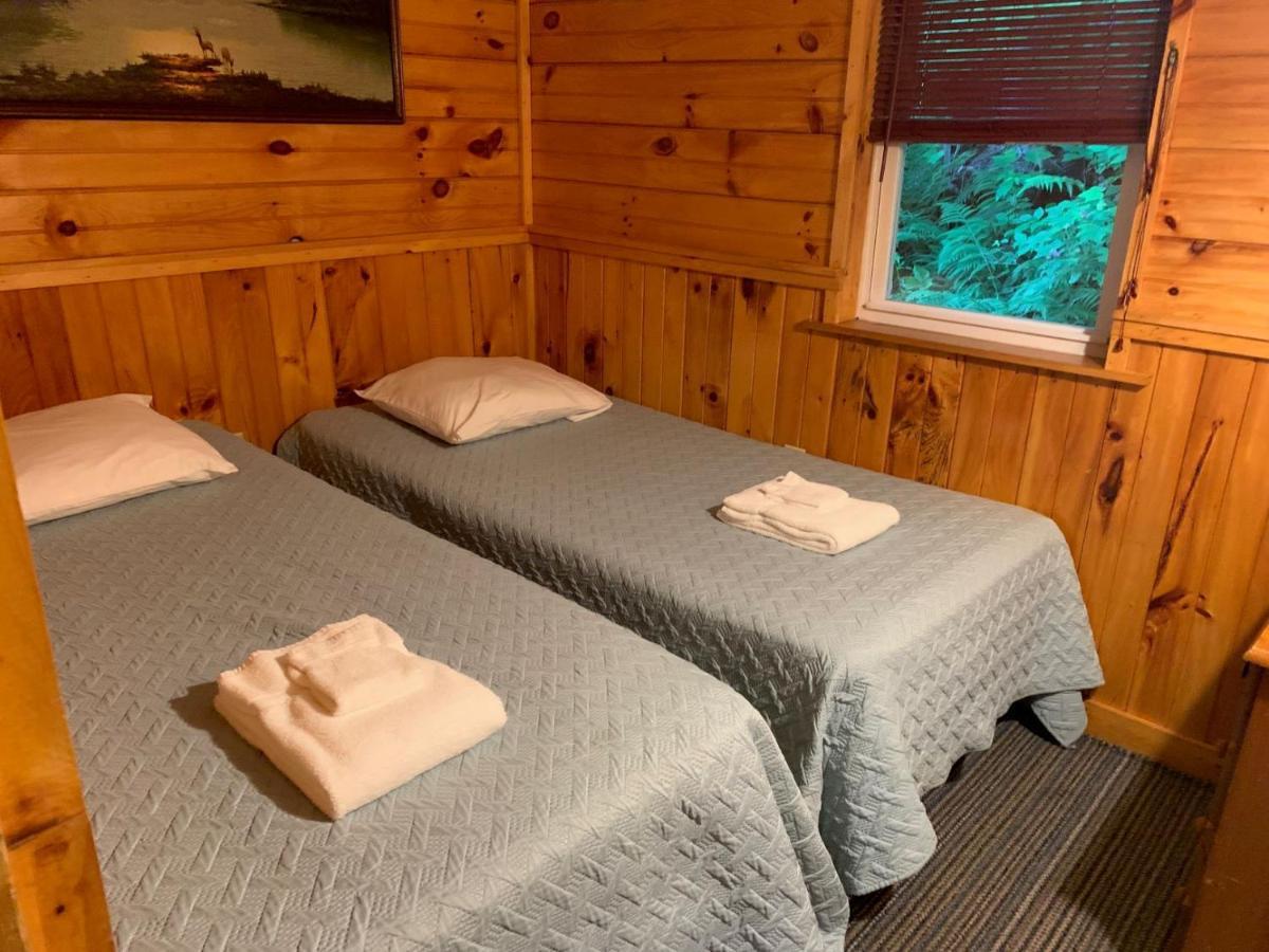 Pine Crest Motel&Cabins Barton Esterno foto